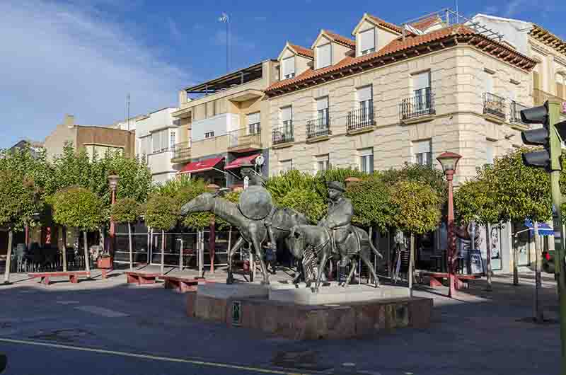 Ciudad Real - Álcazar de San Juan 03 - monumento al Quijote.jpg